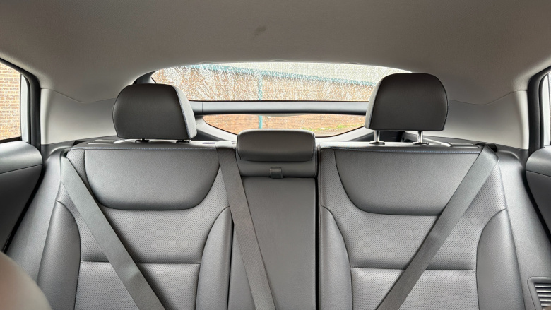 Hyundai IONIQ 1.6 GDi Plug-in Hybrid Premium SE 5dr DCT Hatchback